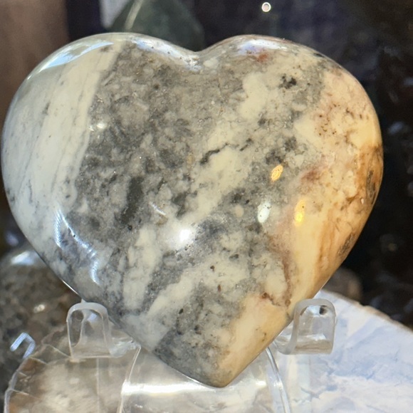 🔥SALE🔥 Crazy Lace Agate Crystal Heart Carving! - Picture 3 of 3